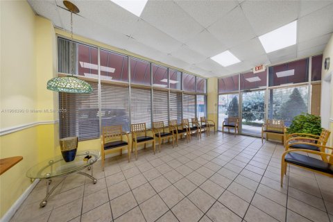 Propiedad comercial en venta en Miami, Florida № 2012715 - foto 17