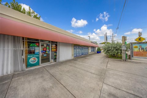 Propiedad comercial en venta en Miami, Florida № 2012715 - foto 12