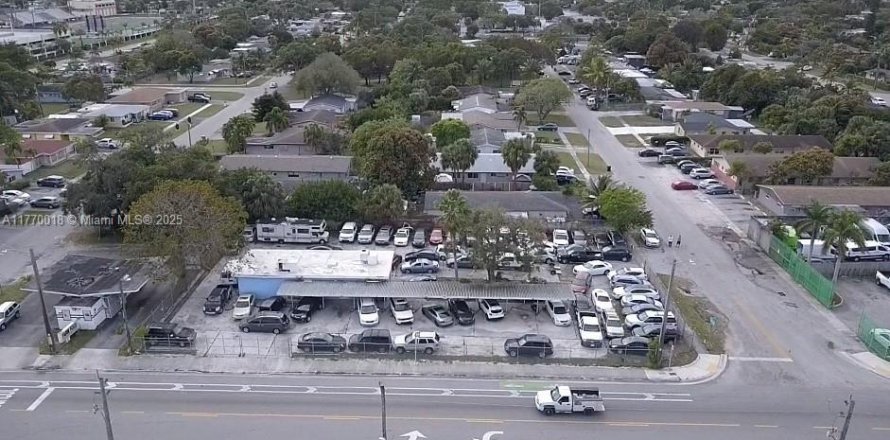 Commercial property in Fort Lauderdale, Florida № 1958011