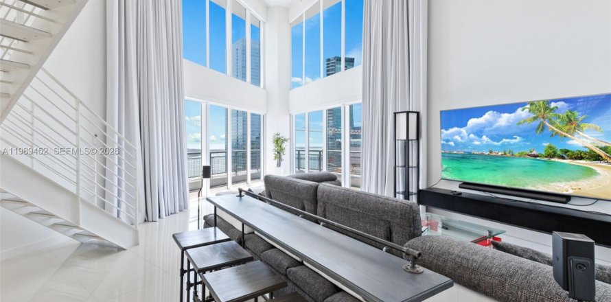 Кондоминиум с 3 спальнями в Майами, Флорида № 2051582