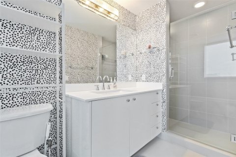 Купить кондоминиум в Майами, Флорида 3 спальни, 224.36м2, № 2051582 - фото 18