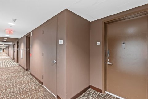 Купить кондоминиум в Майами, Флорида 3 спальни, 224.36м2, № 2051582 - фото 25