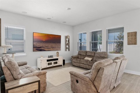 House in Winter Garden, Florida 4 bedrooms, 196.58 sq.m. № 1737278 - photo 9