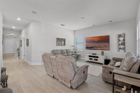 House in Winter Garden, Florida 4 bedrooms, 196.58 sq.m. № 1737278 - photo 10