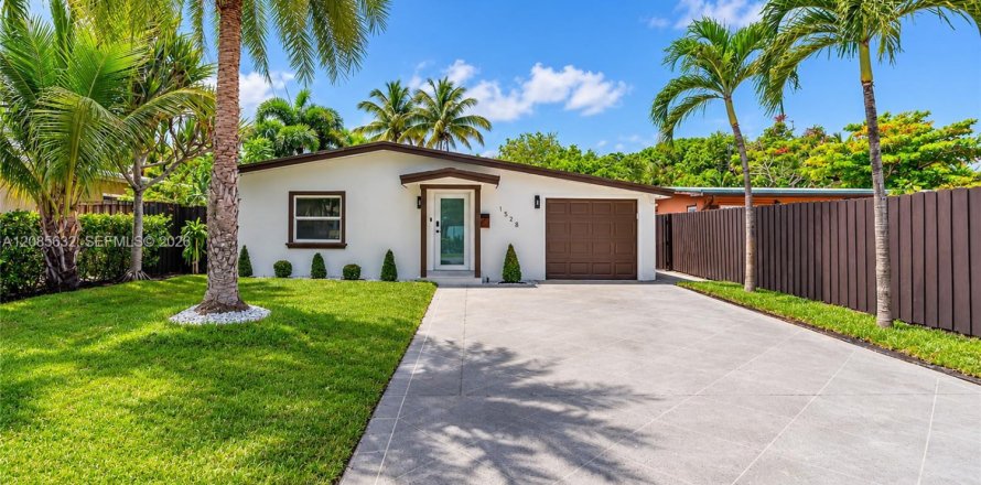 Casa en Fort Lauderdale, Florida 3 dormitorios, 132.48 m2 № 2355504