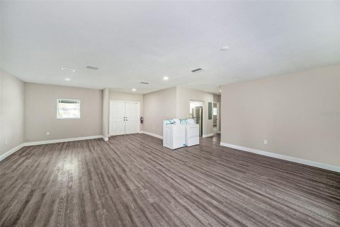 Villa ou maison à louer à New Port Richey, Floride: 6 chambres, 232.63 m2 № 1825184 - photo 5