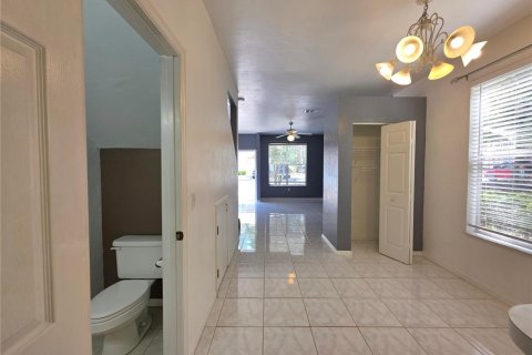 Condominio en venta en Gainesville, Florida, 2 dormitorios, 108.88 m2 № 2237435 - foto 6