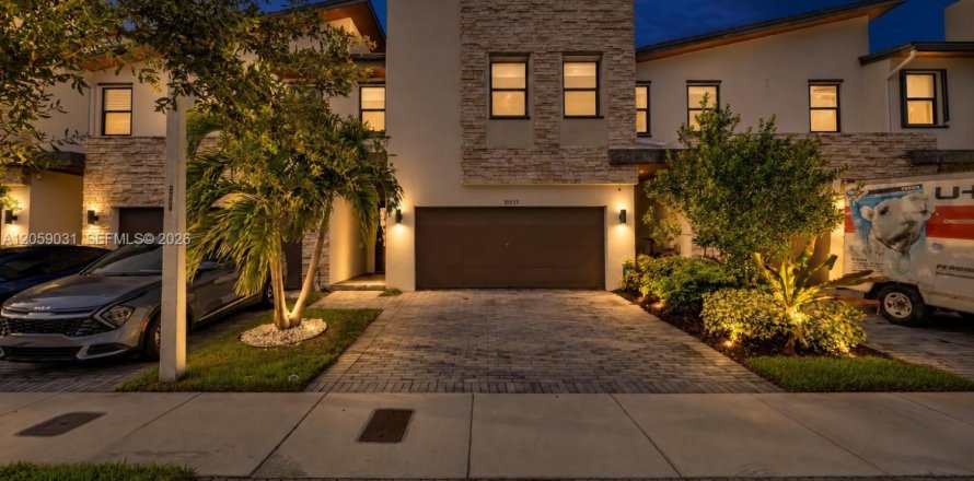 Touwnhouse à Doral, Floride 4 chambres, 195.56 m2 № 2264129