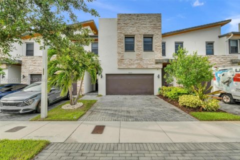 Touwnhouse à vendre à Doral, Floride: 4 chambres, 195.56 m2 № 2264129 - photo 2