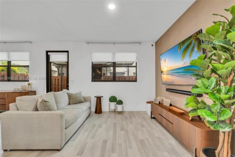 Touwnhouse à vendre à Doral, Floride: 4 chambres, 195.56 m2 № 2264129 - photo 17