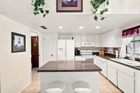 Villa ou maison à vendre à Spring Hill, Floride: 2 chambres, 98.48 m2 № 2259360 - photo 11