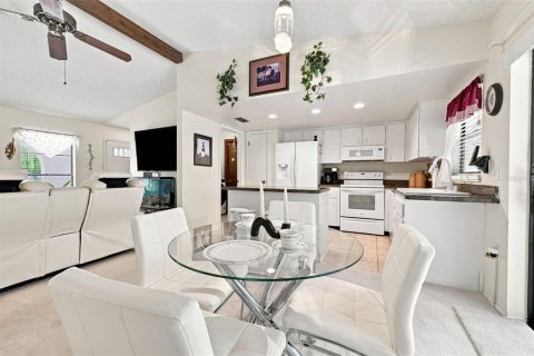 Villa ou maison à vendre à Spring Hill, Floride: 2 chambres, 98.48 m2 № 2259360 - photo 10