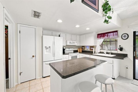 Villa ou maison à vendre à Spring Hill, Floride: 2 chambres, 98.48 m2 № 2259360 - photo 12