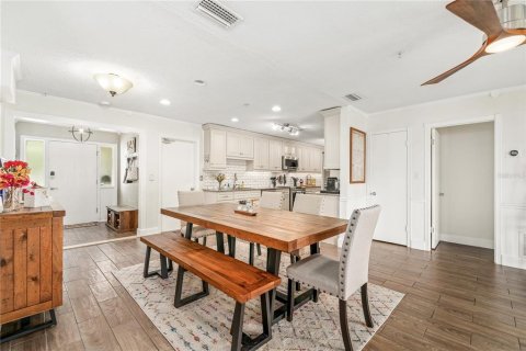 House in Orlando, Florida 3 bedrooms, 192.68 sq.m. № 1793342 - photo 12