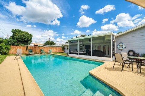 House in Orlando, Florida 3 bedrooms, 192.68 sq.m. № 1793342 - photo 4