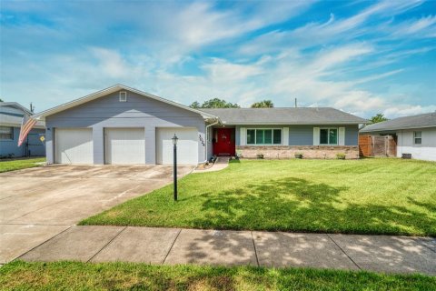 House in Orlando, Florida 3 bedrooms, 192.68 sq.m. № 1793342 - photo 1
