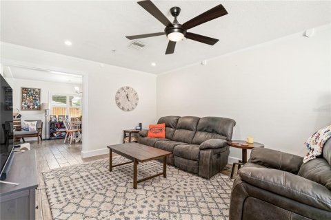 House in Orlando, Florida 3 bedrooms, 192.68 sq.m. № 1793342 - photo 15