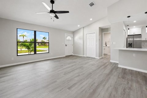 Villa ou maison à vendre à Nokomis, Floride: 3 chambres, 159.42 m2 № 2347066 - photo 2