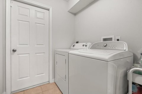 Villa ou maison à vendre à Deltona, Floride: 4 chambres, 197.32 m2 № 1904626 - photo 19