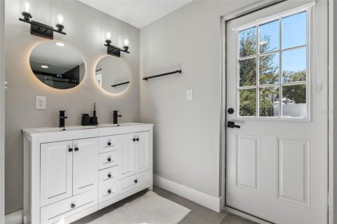 House in Winter Park, Florida 3 bedrooms, 117.89 sq.m. № 2150249 - photo 23