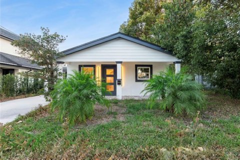 House in Winter Park, Florida 3 bedrooms, 117.89 sq.m. № 2150249 - photo 2