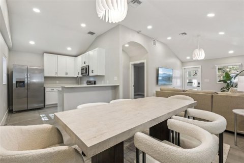 House in Winter Park, Florida 3 bedrooms, 117.89 sq.m. № 2150249 - photo 14
