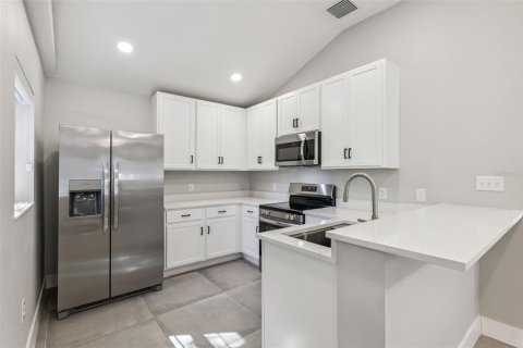 House in Winter Park, Florida 3 bedrooms, 117.89 sq.m. № 2150249 - photo 15
