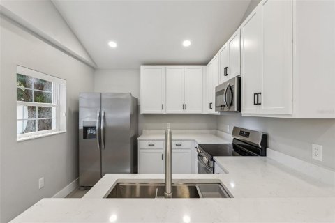 House in Winter Park, Florida 3 bedrooms, 117.89 sq.m. № 2150249 - photo 18