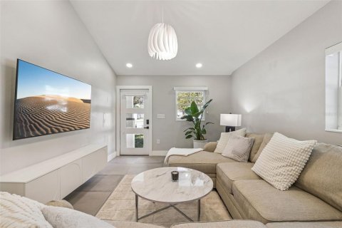 House in Winter Park, Florida 3 bedrooms, 117.89 sq.m. № 2150249 - photo 10