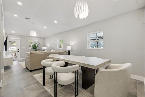 House in Winter Park, Florida 3 bedrooms, 117.89 sq.m. № 2150249 - photo 13