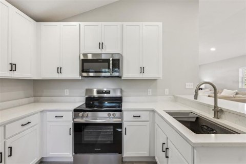 House in Winter Park, Florida 3 bedrooms, 117.89 sq.m. № 2150249 - photo 16