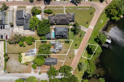 House in Winter Park, Florida 3 bedrooms, 123.47 sq.m. № 2157954 - photo 4