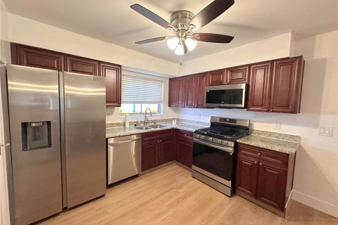 House in Orlando, Florida 3 bedrooms, 195.09 sq.m. № 2155214 - photo 2