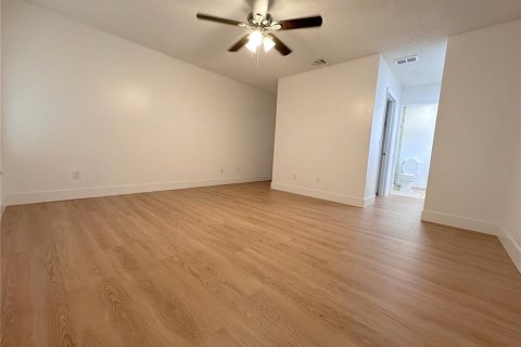 House in Orlando, Florida 3 bedrooms, 195.09 sq.m. № 2155214 - photo 10