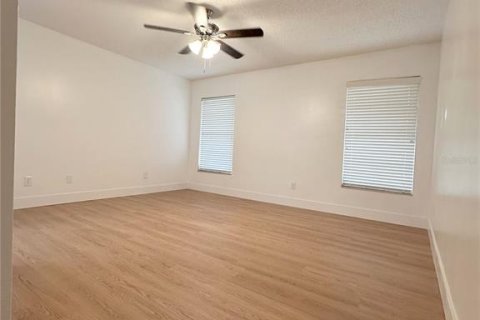 House in Orlando, Florida 3 bedrooms, 195.09 sq.m. № 2155214 - photo 9