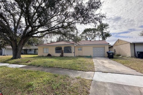 House in Orlando, Florida 3 bedrooms, 195.09 sq.m. № 2155214 - photo 1