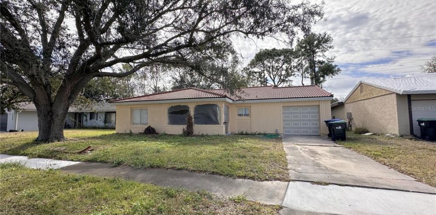 House in Orlando, Florida 3 bedrooms, 195.09 sq.m. № 2155214