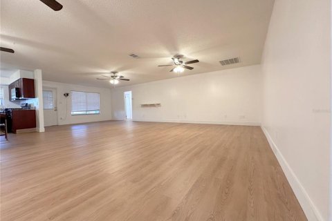 House in Orlando, Florida 3 bedrooms, 195.09 sq.m. № 2155214 - photo 5