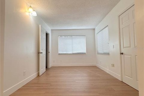 House in Orlando, Florida 3 bedrooms, 195.09 sq.m. № 2155214 - photo 4