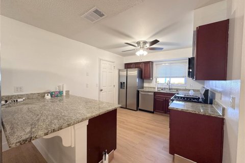 House in Orlando, Florida 3 bedrooms, 195.09 sq.m. № 2155214 - photo 3