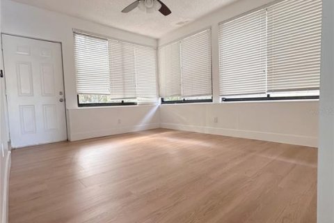 House in Orlando, Florida 3 bedrooms, 195.09 sq.m. № 2155214 - photo 14