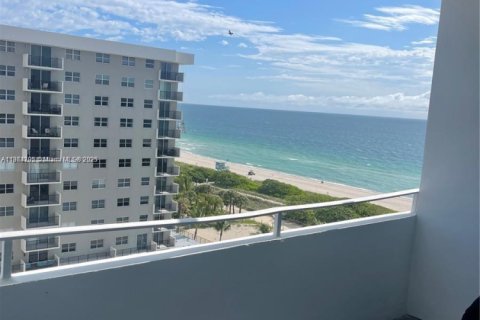 Condo in Surfside, Florida  № 1893075 - photo 3