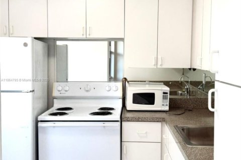 Condo in Surfside, Florida  № 1893075 - photo 9