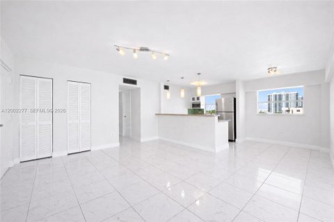 Condominio en venta en North Miami Beach, Florida, 2 dormitorios, 110.55 m2 № 2090104 - foto 4