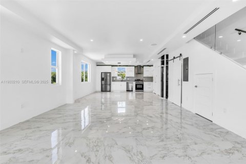 Купить виллу или дом в Ки-Ларго, Флорида 3 спальни, 162.02м2, № 1992024 - фото 7