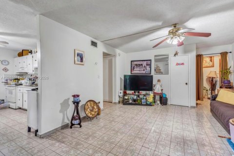 Commercial property in Miami, Florida № 2075275 - photo 20