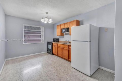 Commercial property in Miami, Florida № 2075275 - photo 7