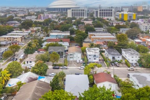Commercial property in Miami, Florida № 2075275 - photo 14