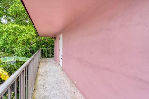 Commercial property in Miami, Florida № 2075275 - photo 3
