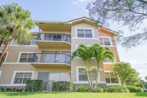 Copropriété à vendre à Coral Springs, Floride: 2 chambres, 91.42 m2 № 1830322 - photo 2